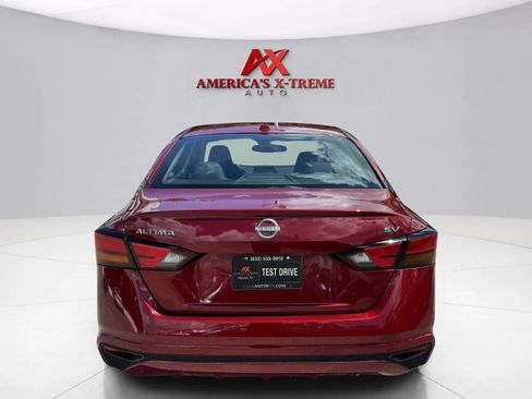 Used 2024 Nissan Altima 2.5 SV FWD image 4