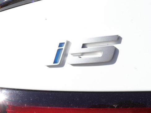 New 2026 BMW i5 eDrive40 w/ M Sport Package RWD image 10