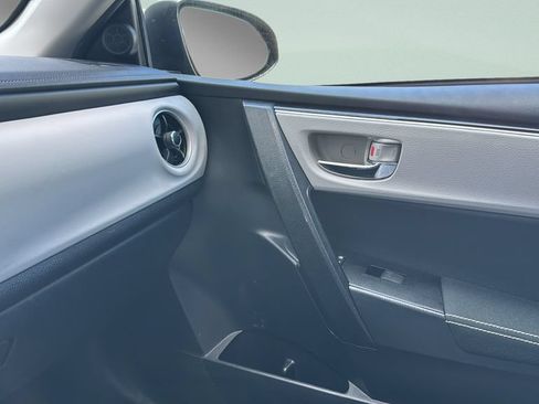 Used 2018 Toyota Corolla LE FWD image 28