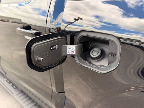 Used 2024 Ford F150 Lariat w/ Equipment Group 502A High AWD/4WD image 17