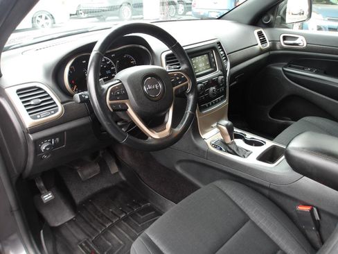 Used 2017 Jeep Grand Cherokee Laredo w/ Quick Order Package 23E image 9