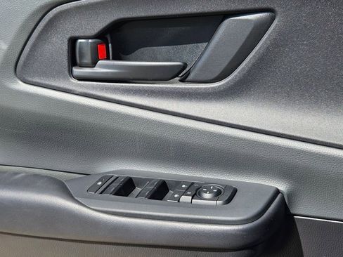 Used 2025 Toyota Prius LE image 13