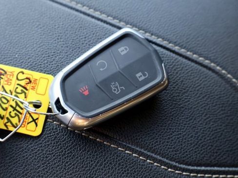 Used 2023 Chevrolet Traverse LT image 39