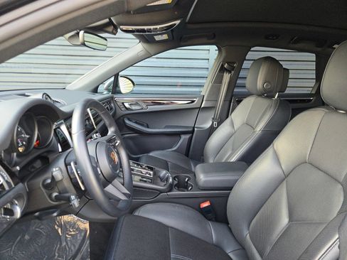 Certified 2025 Porsche Macan AWD/4WD image 26