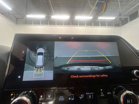 Used 2023 Toyota Highlander Platinum image 27