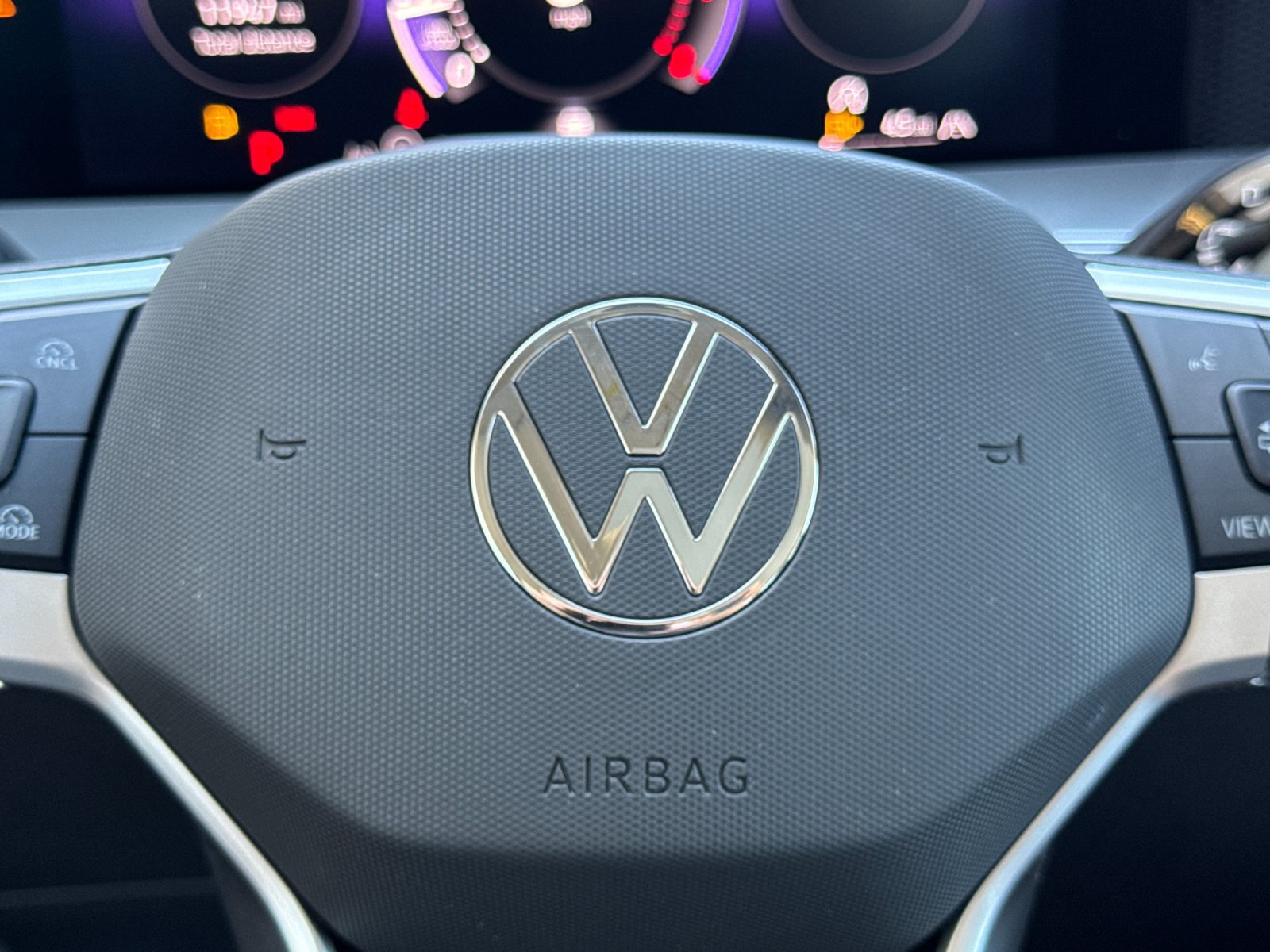 Used 2025 Volkswagen Tiguan SE AWD/4WD image 41