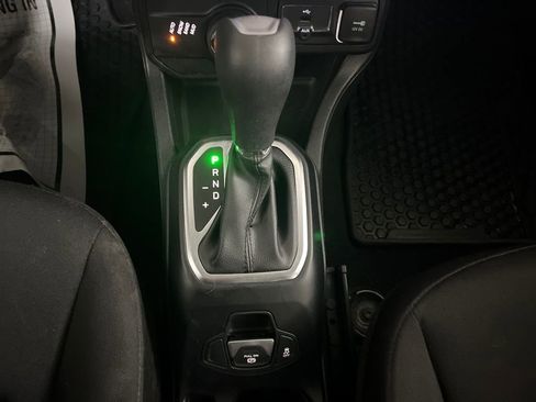 Used 2019 Jeep Renegade Latitude w/ Cold Weather Group image 77