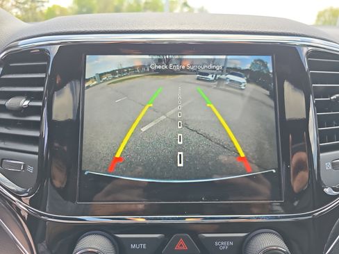 Used 2021 Jeep Grand Cherokee Limited image 21