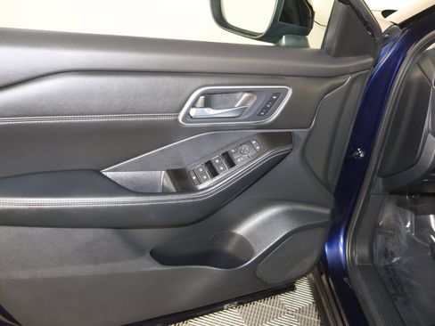 Used 2024 Nissan Rogue Platinum w/ Platinum Premium Package image 38