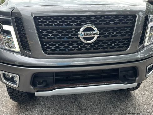 Used 2019 Nissan Titan PRO-4X AWD/4WD image 32