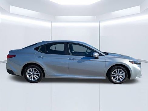 Used 2025 Toyota Camry LE image 3