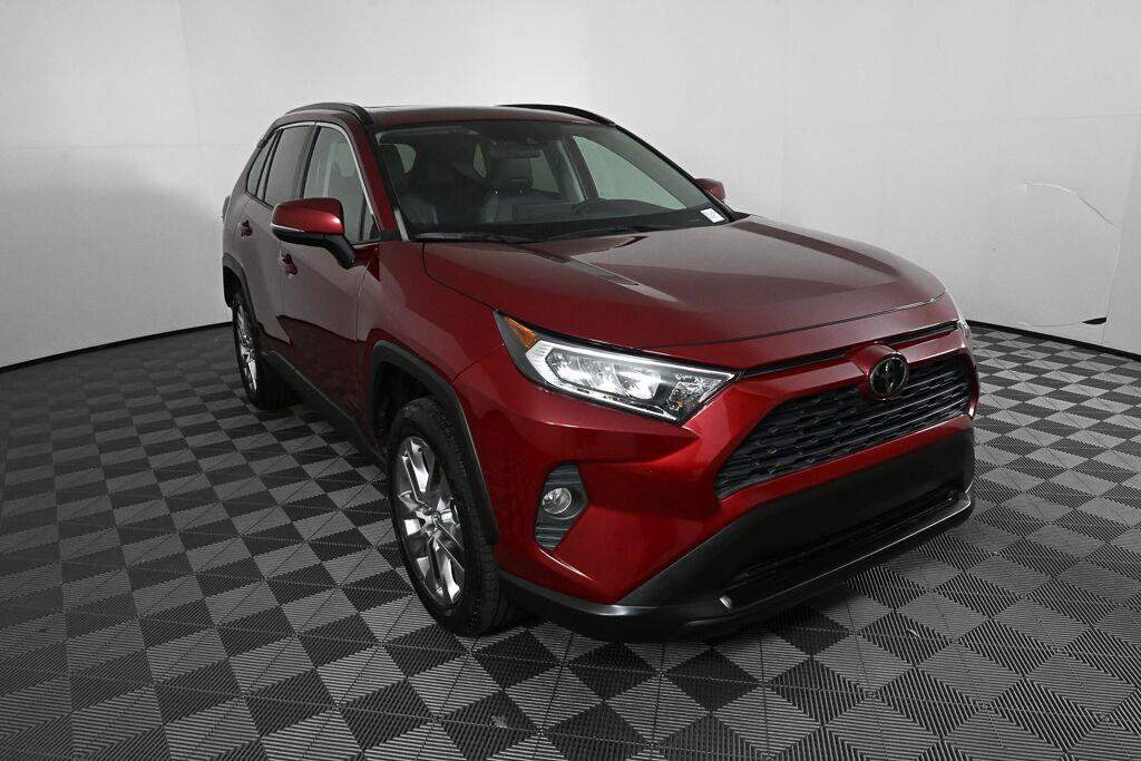 Used 2020 Toyota RAV4 XLE Premium FWD image 24