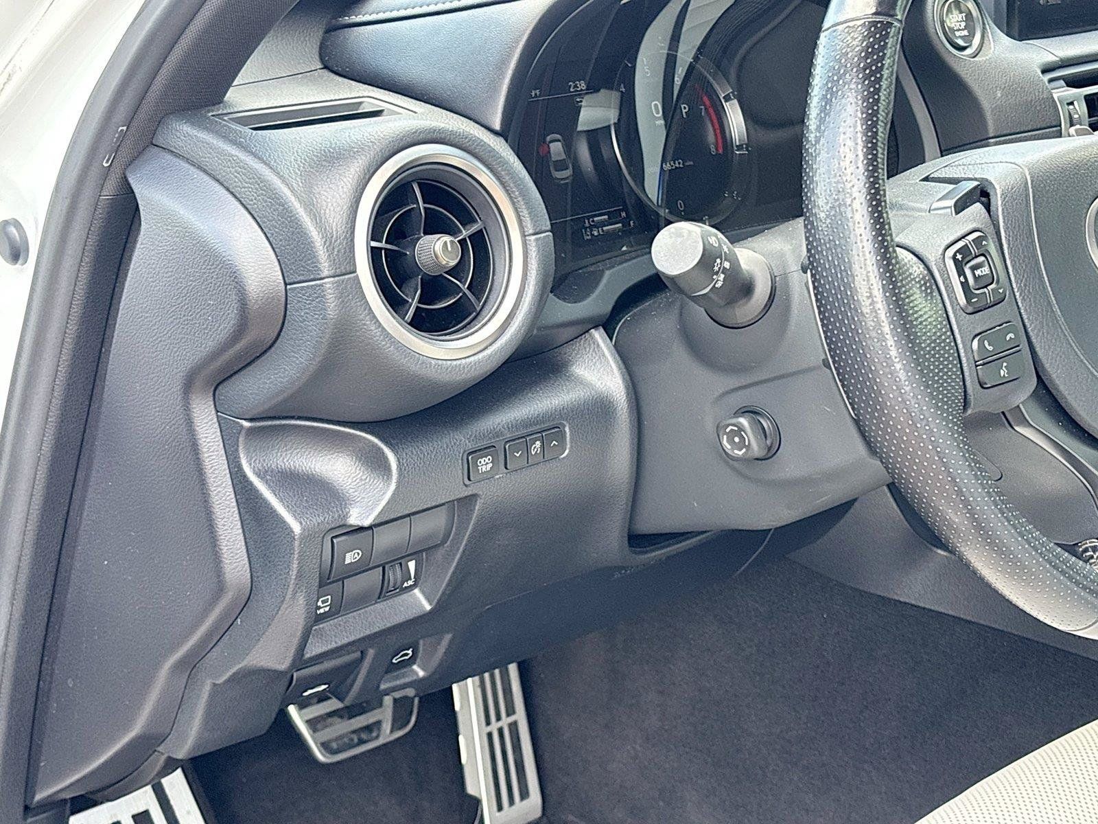 Used 2022 Lexus IS 350 F Sport RWD image 10