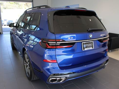 Used 2025 BMW X7 M60i image 6