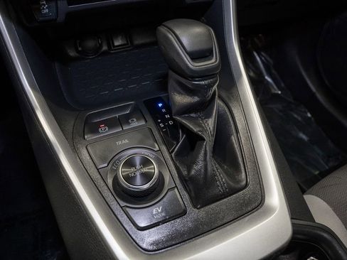 Used 2022 Toyota RAV4 XLE image 16