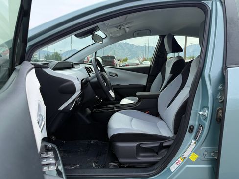 Used 2017 Toyota Prius Three FWD image 12