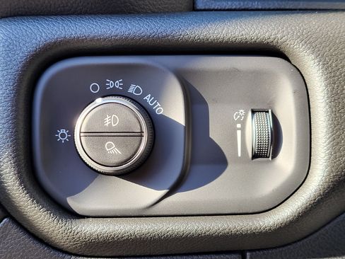New 2026 RAM 1500 Express AWD/4WD image 9