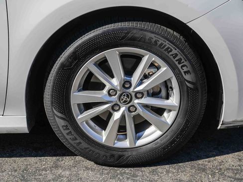 Used 2025 Toyota Camry LE image 9