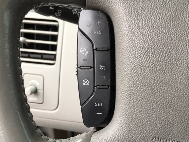 Used 2011 Buick Lucerne CXL w/ Driver Confidence Package FWD image 8