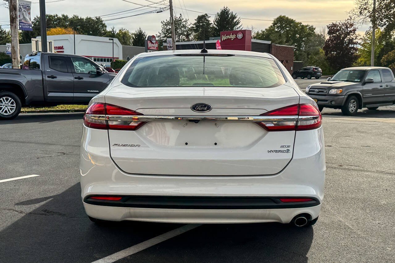 Used 2018 Ford Fusion SE FWD image 5