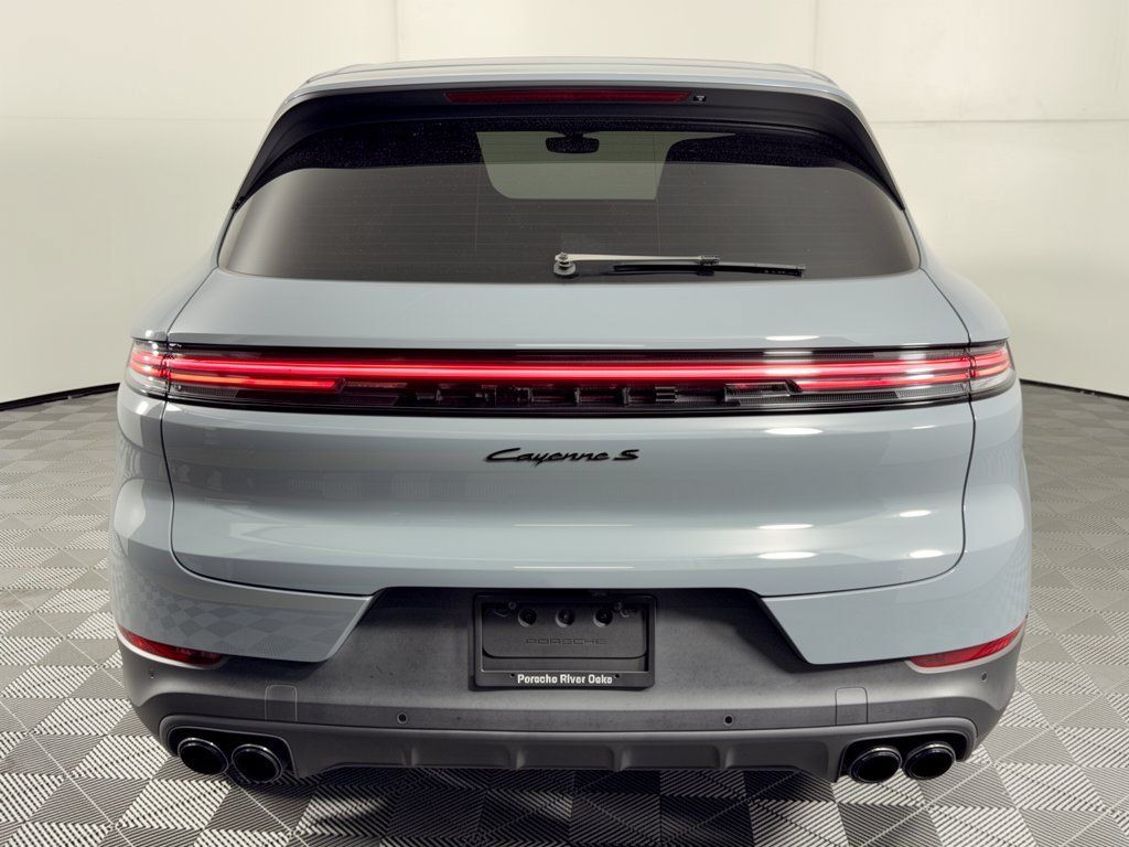Certified 2024 Porsche Cayenne S AWD/4WD image 11