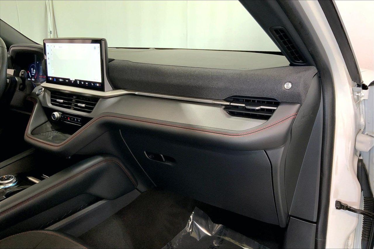 Used 2025 Ford Explorer ST AWD/4WD image 16