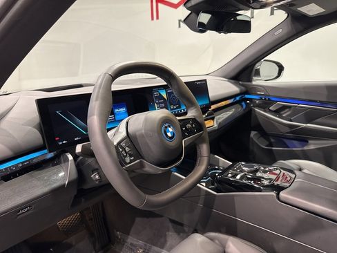 Used 2025 BMW i5 xDrive40 w/ Premium Package image 13