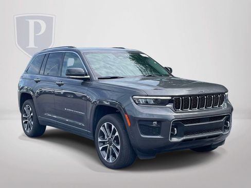 Certified 2022 Jeep Grand Cherokee Overland w/ Luxury Tech Group IV AWD/4WD image 2