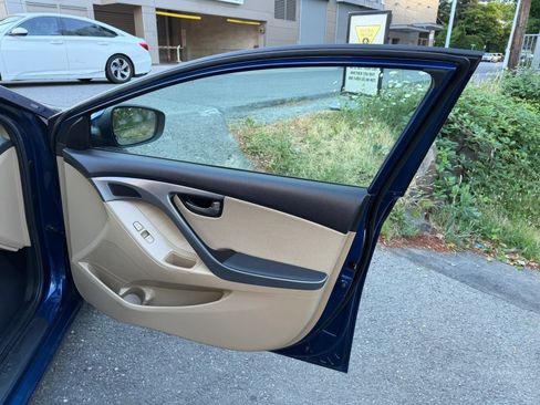 Used 2013 Hyundai Elantra GLS w/ Preferred Pkg FWD image 23
