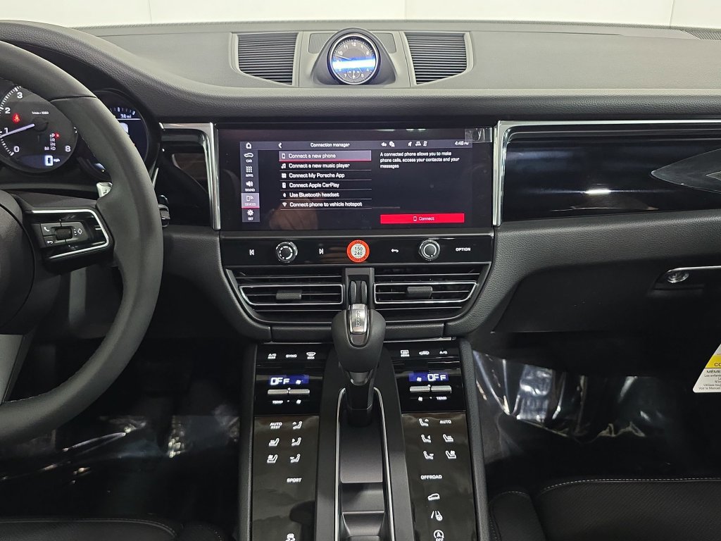 Certified 2026 Porsche Macan AWD/4WD image 16