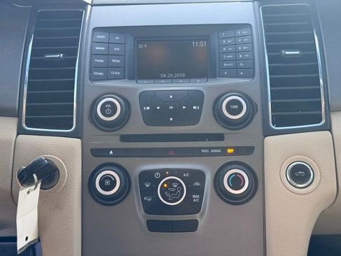 Used 2018 Ford Taurus SE image 18