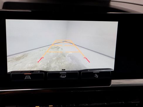 Used 2022 GMC Sierra 1500 SLT w/ SLT Premium Package image 2