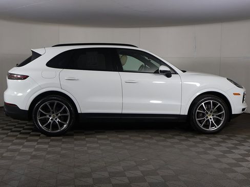 Used 2023 Porsche Cayenne Platinum Edition image 20