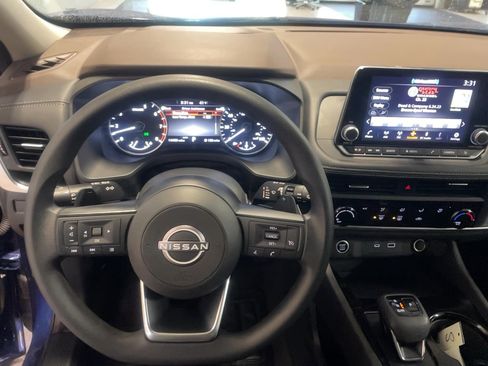 Used 2023 Nissan Rogue S image 9