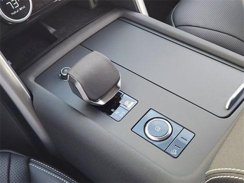 New 2026 Land Rover Discovery Limited Edition image 14