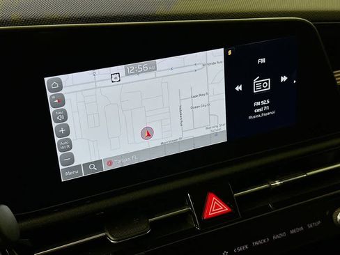 Used 2024 Kia Niro EX Touring image 27