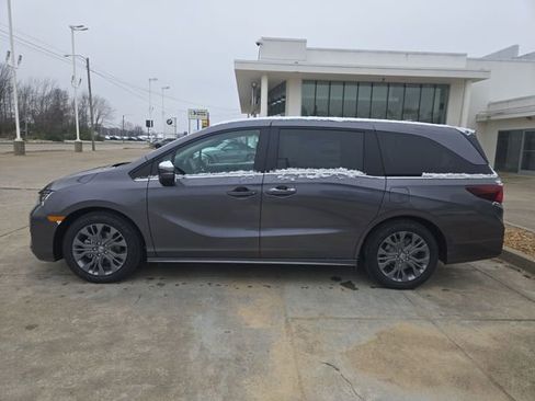 New 2026 Honda Odyssey Touring image 2