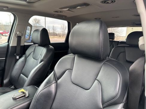 Used 2025 Kia Telluride S image 13