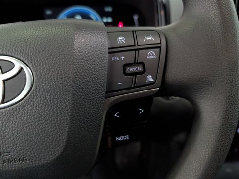 Used 2025 Toyota Camry LE image 17