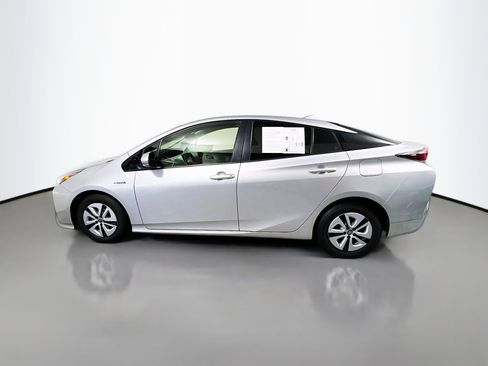 Used 2018 Toyota Prius Two image 9