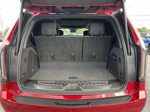 Used 2023 Cadillac Escalade V image 5