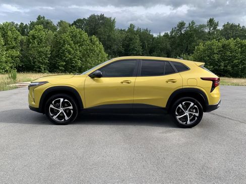Used 2025 Chevrolet Trax RS w/ Driver Confidence Package FWD image 4