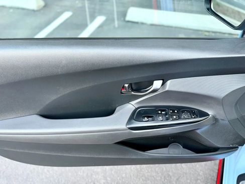 Used 2021 Hyundai Veloster N image 11