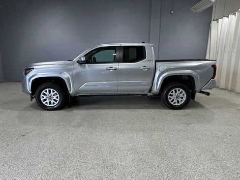 Used 2024 Toyota Tacoma SR5 AWD/4WD image 5