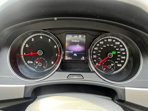 Used 2021 Volkswagen Atlas Cross Sport SE w/ Panoramic Sunroof Package image 35