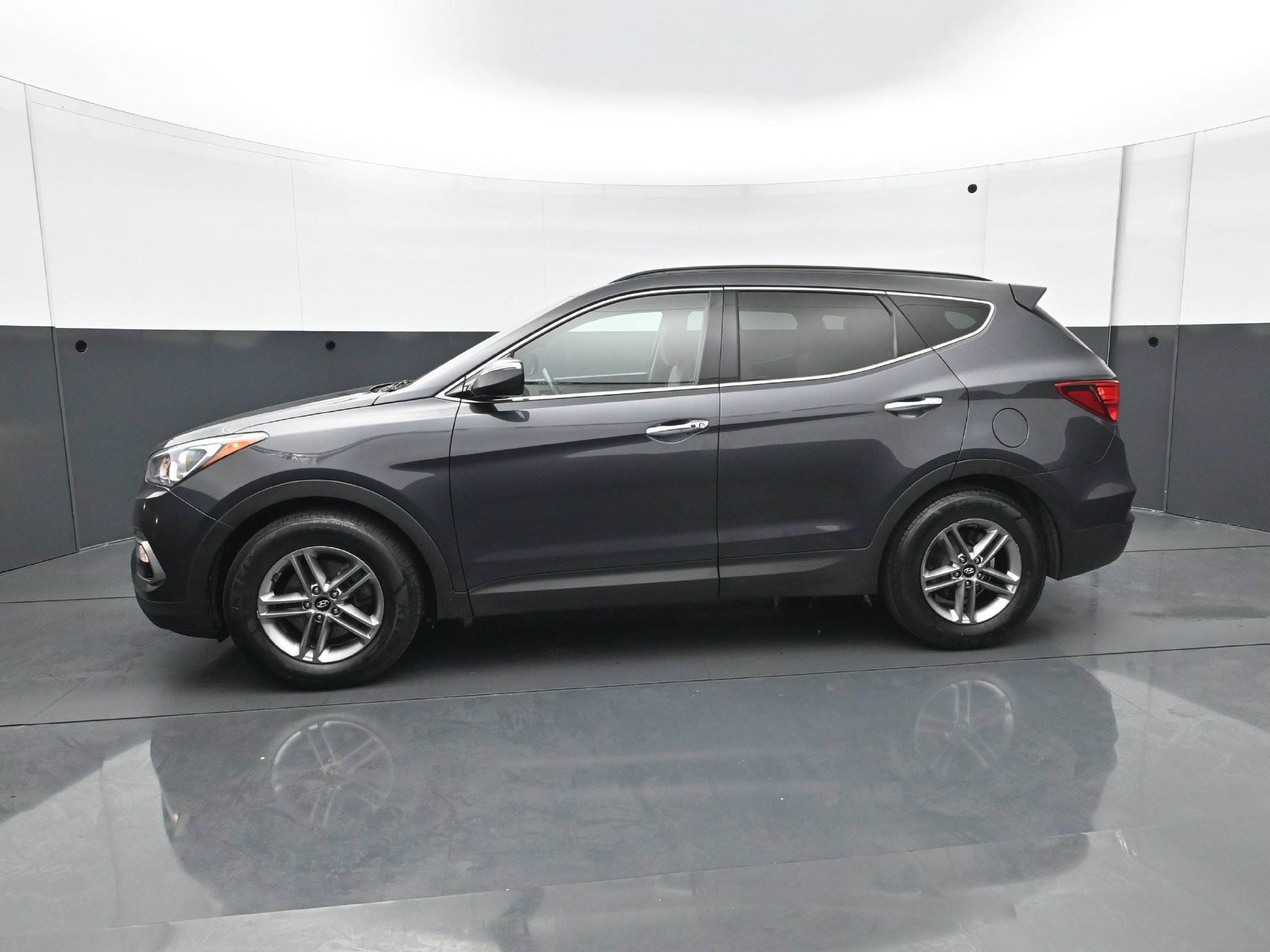 Used 2018 Hyundai Santa Fe Sport w/ 2.4L Value Package 02 FWD image 3