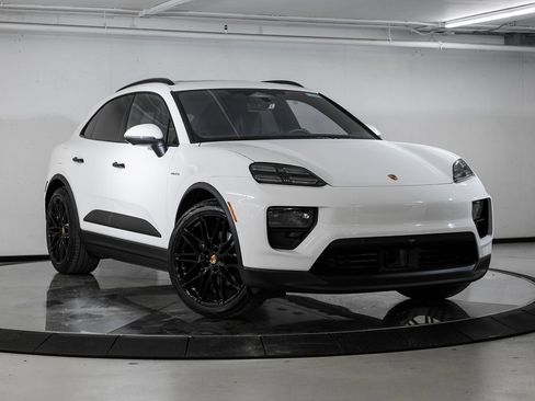 Certified 2026 Porsche Macan Electric RWD image 9