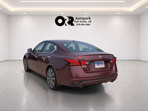 Used 2024 Nissan Altima 2.5 SL FWD image 4