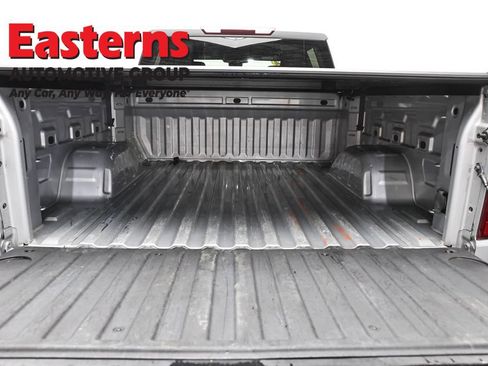Used 2022 Chevrolet Silverado 1500 LT AWD/4WD image 9