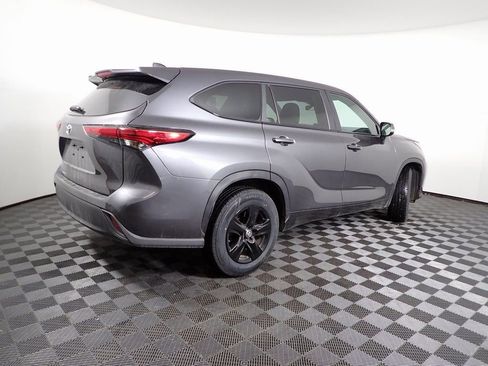 Used 2023 Toyota Highlander L FWD image 17